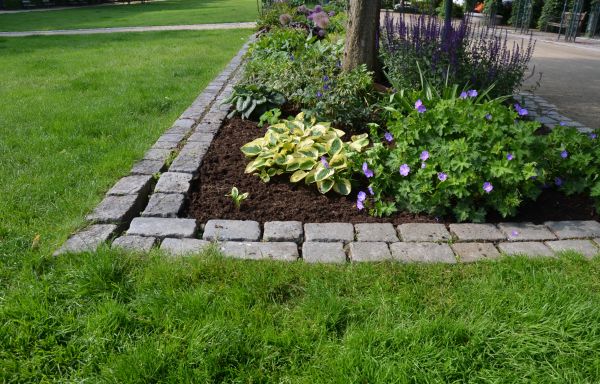 Flower Bed Mulching in Prescott Valley